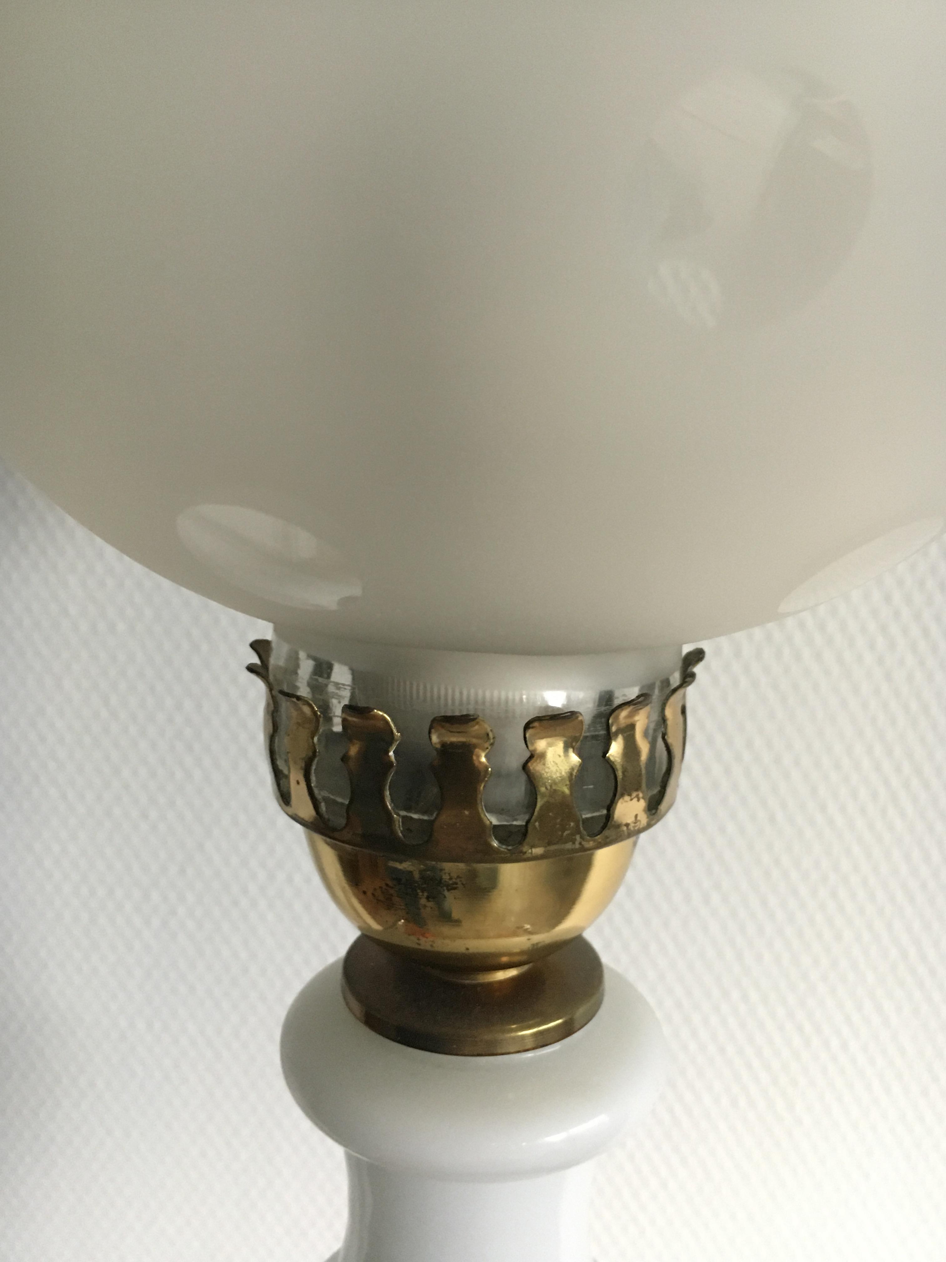 VINTAGE LAMP VAN PORSELEIN MET LOSSE GLAZEN KAP in Linschoten Huis en