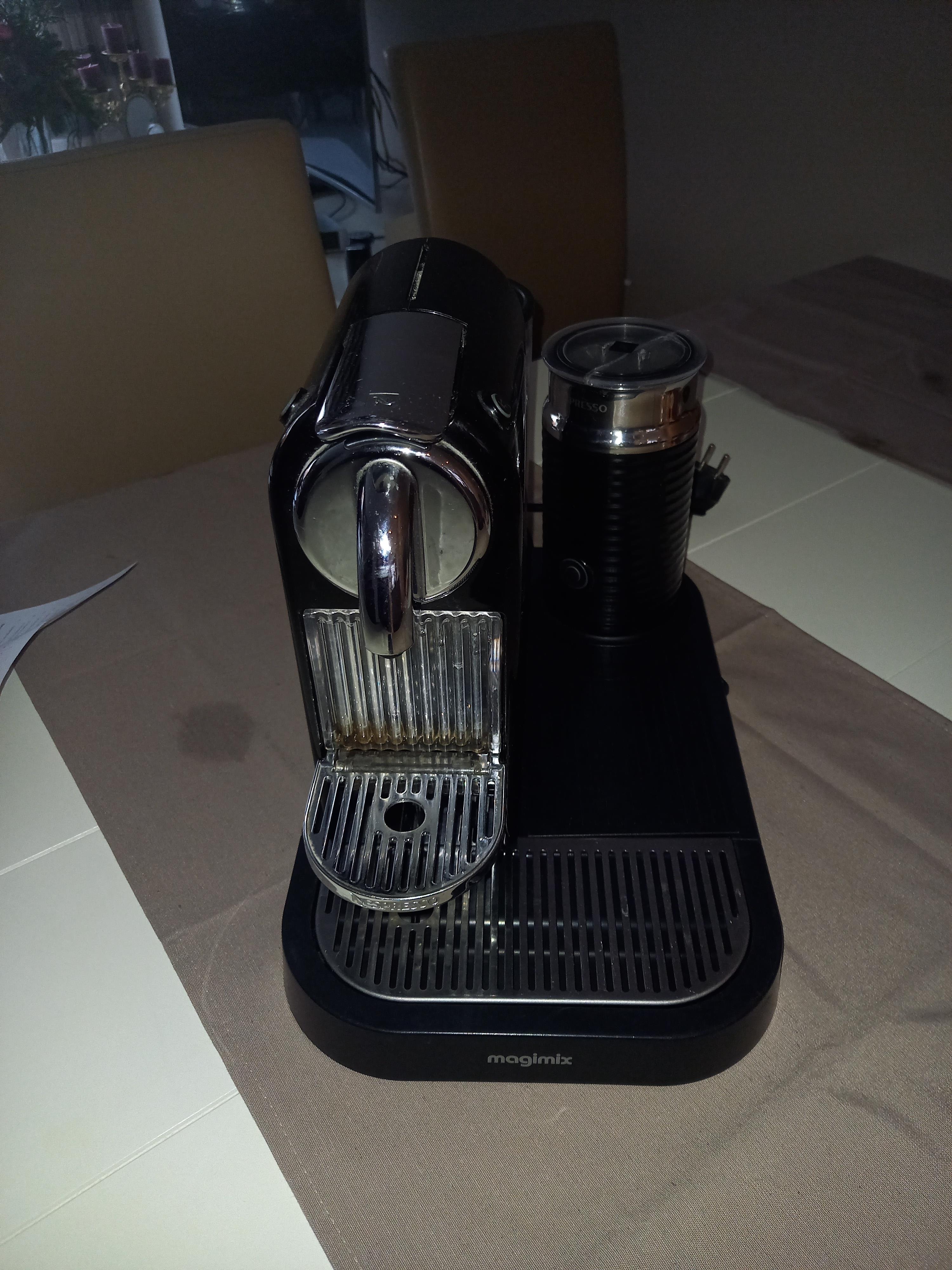 MAGIMIX NESPRESSO APPARAAT MET MELKSCHUIMER in Gouda Eten en Drinken