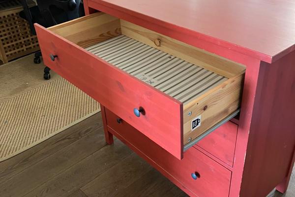 IKEA HEMNES LADEKAST 3 LADES, ROOD, GOEDE CONDITIE in Amsterdam