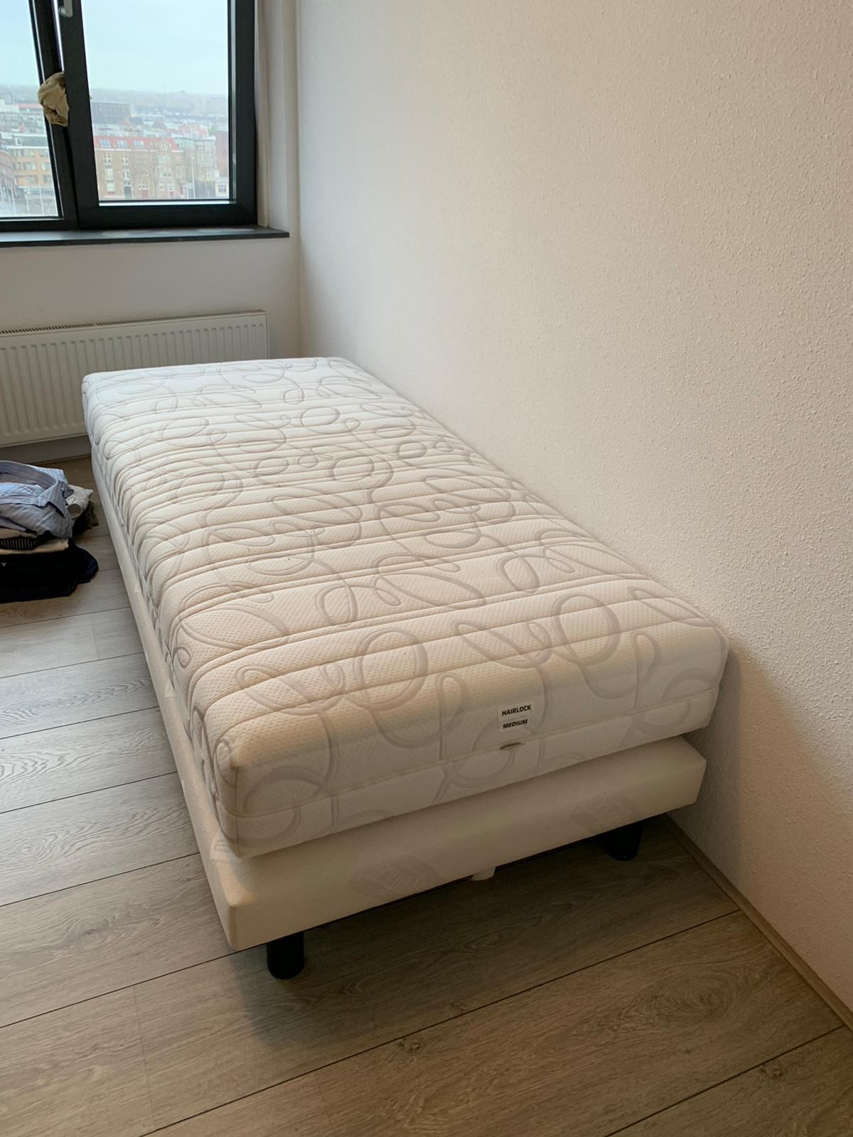 EENPERSOONS BOXSPRING in Rotterdam Huis en Inrichting, Slaapkamer Gratis af te halen