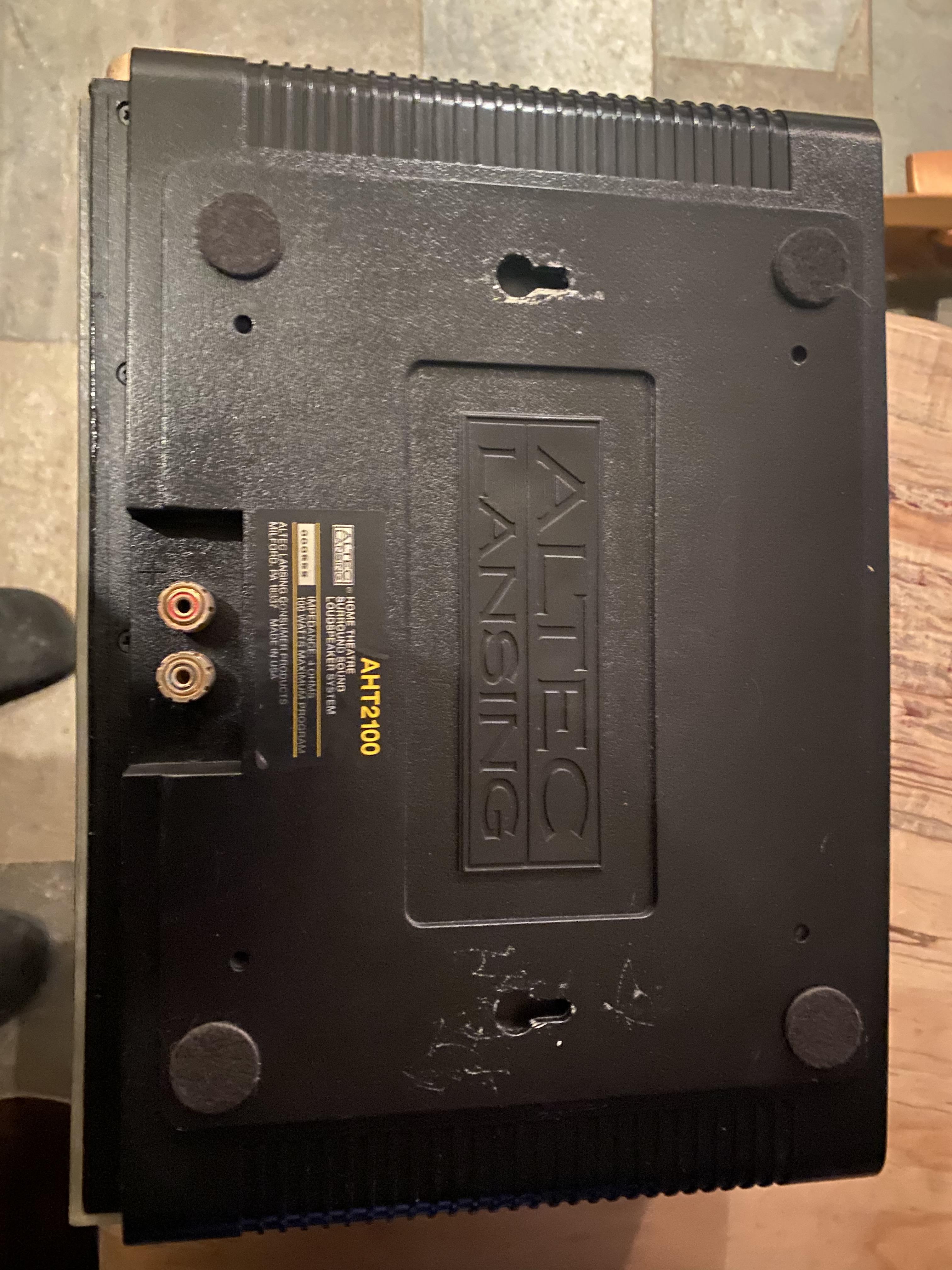 ALTEC LANSING AHT 2100 THX SURROUND SPEAKERS in Leerdam Audio en TV