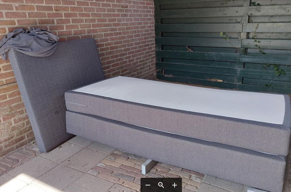 EENPERSOONS BOXSPRING BED in Riel Huis en Inrichting, Slaapkamer