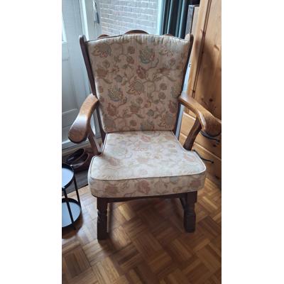 Eiken stoel met nieuwe kussens