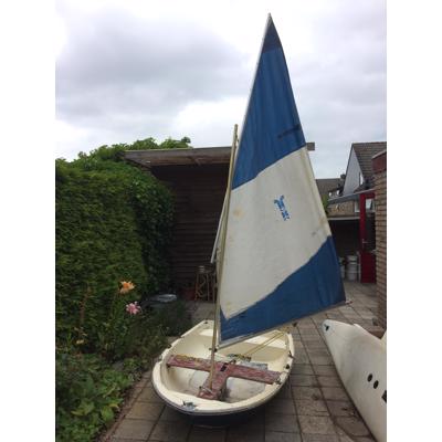 Jeugd-zeil-roei-speelbootje