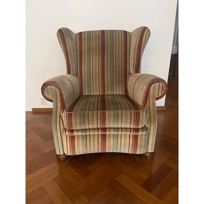 Comfortabele ouderwetse leesstoel