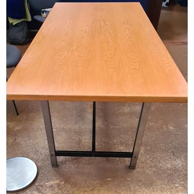 Eettafel staal onderstel afgezaagd blad