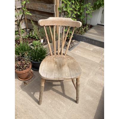 Houten stoelen 
