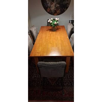 Complete eethoek. Houten tafel en 6 stoelen