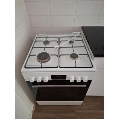 Verplaatsbaar gasfornuis met elektrische oven in goede staat
