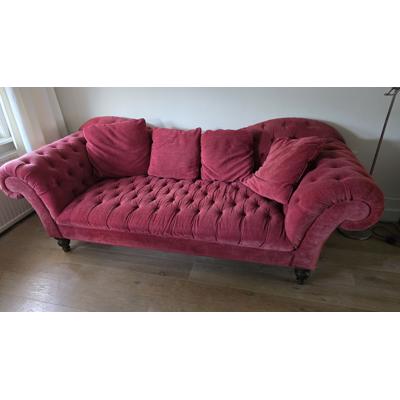 Luxe bordeauxrode Chesterfield bank van velvet