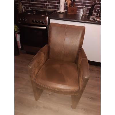 4 x eetkamer stoelen. Zien er nog prima uit.