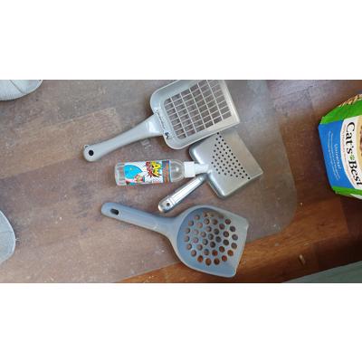 Zelfgemaakte kattenbox incl. kattenbak en schepjes