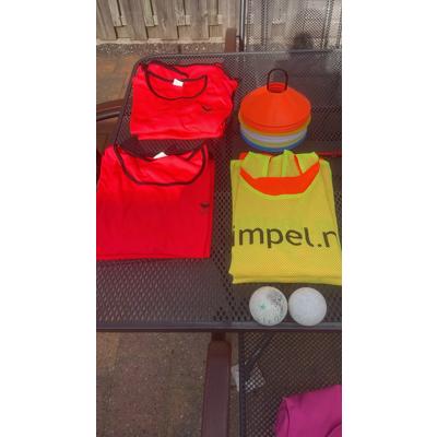 Gratis af te halen hesjes voor voetbal, hockey of andere sporten