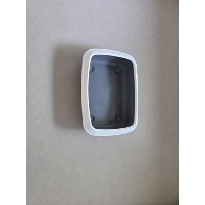 Twee vrijwel ongebruikte kattentoiletten