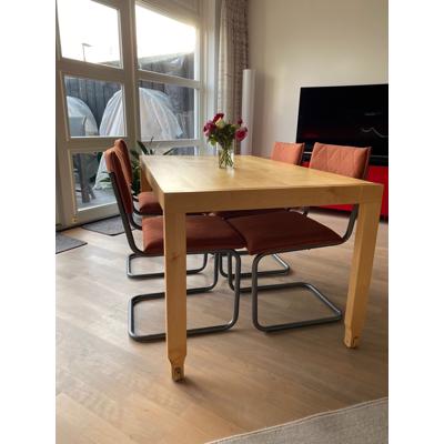 Uitschuifbare tafel met 4 stoelen