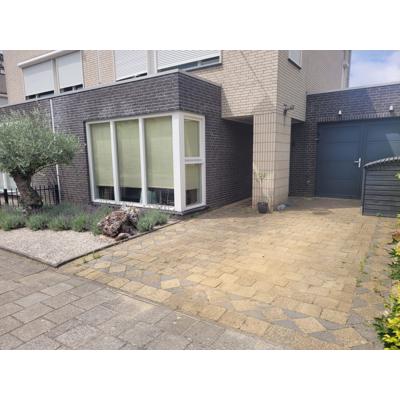 Beton klinkers 22x22x6 cm  + grijze opsluitbanden 