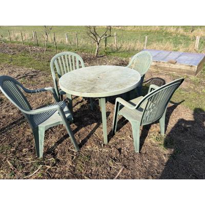 Tuintafel en 4 stoeken