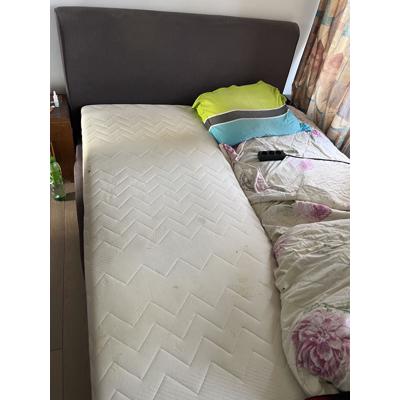 Bed en 2 matrassen 