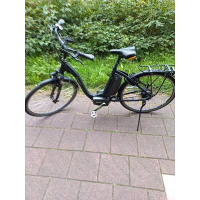 Elektrische damesfiets in prima staat, inclusief accu en oplader.