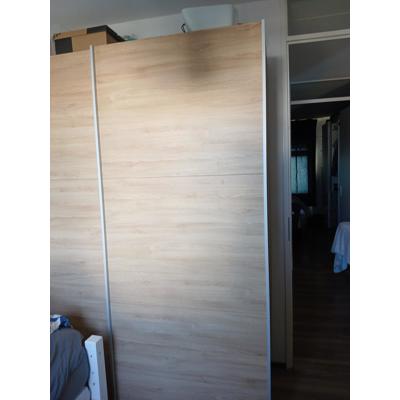 Kledingkast met schuifdeuren
