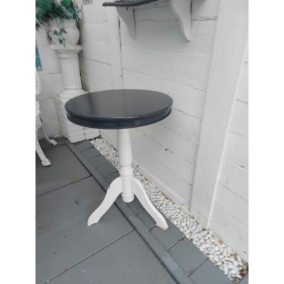 Gratis af te halen ronde bijzettafel 