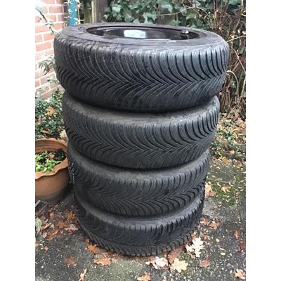 Set van 4 winterbanden met velgen