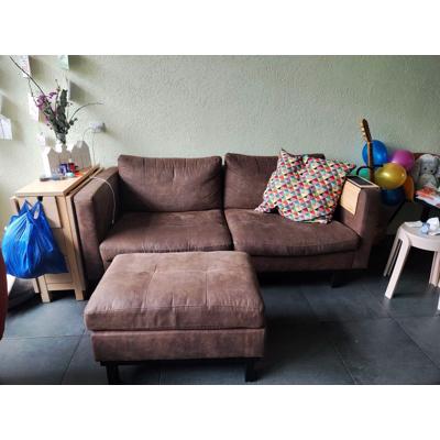 Bank in goede conditie met poef