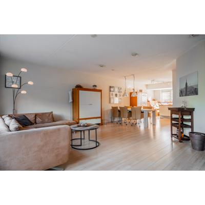 Zeer degelijke kersenhouten kast met deurtjes en lades 