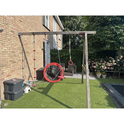 Schommel aan de muur 