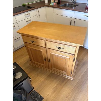 Leuke licht eiken kastje