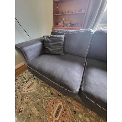 Prima onderhouden ruime blauwe  hoekbank