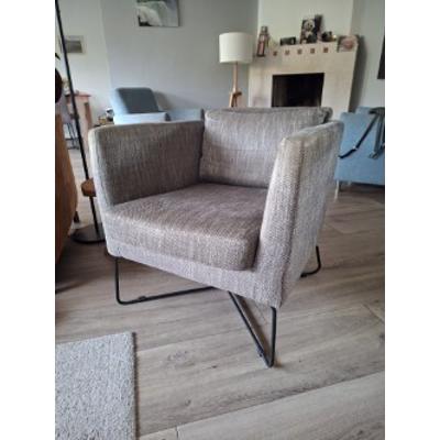 Stoel, zit goed, wel wat verkleurd