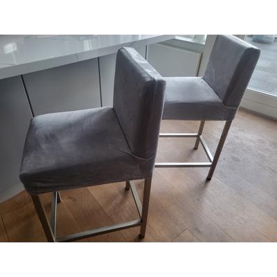 2 barkrukken 65 cm hoog 