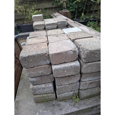 100 bruine trommelstenen 14 x 14 x 7 cm01-09-1