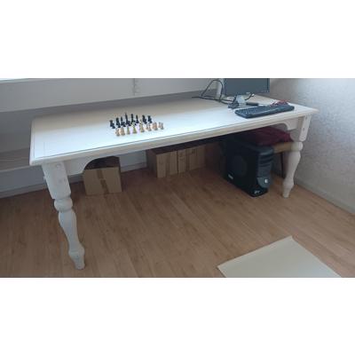 Leuke brocante tafel. 90 cm bij 190