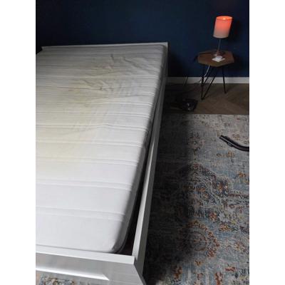 Bed (frame goede staat, matras oud)