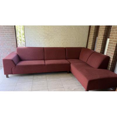 Terra-kleurige hoekbank