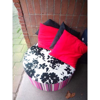 Poef / zitten /tafel / deco