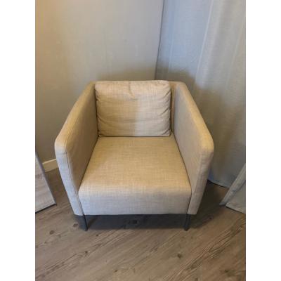 beige stoel van Ikea 