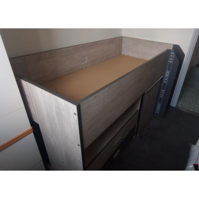 Halfhoogslaper met bureautje