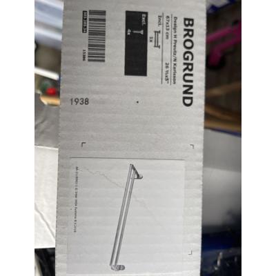 Twee BROGRUND handdoekrekken 