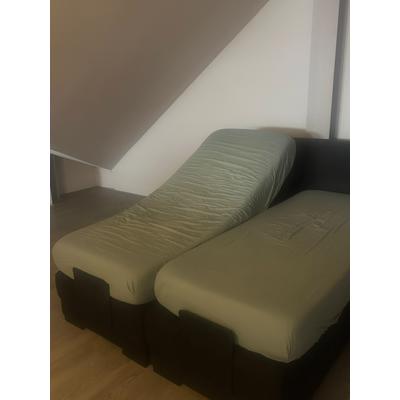 Bed elektrisch verstelbaar met 2 nachtkastjes