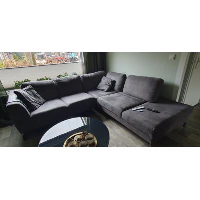 Ruime grijze hoekbank