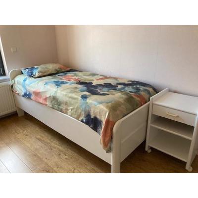 Seniorenbed met electrisch verstelbare lattenbodem, incl matras.