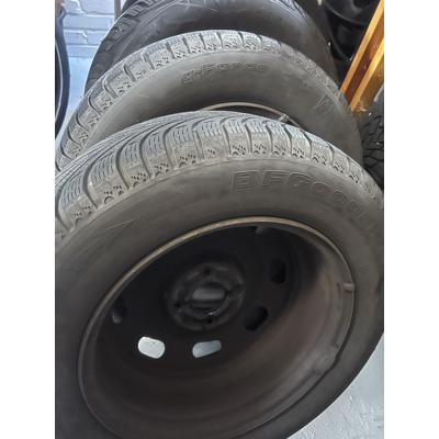 Winterbanden met velgen