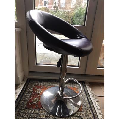 In hoogte verstelbare barkruk 