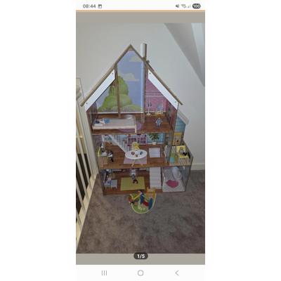 Mooi groot poppenhuis