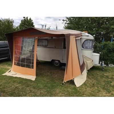 Gedoneerde caravan uit 1967