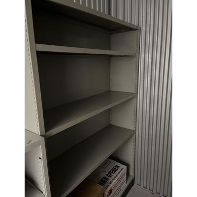 Stellingkasten; twee stalen en een houten kast