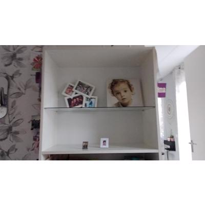 Witte Ikea kast met glasplaat